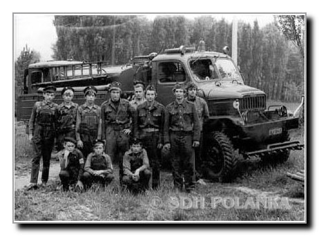 V3S a družstvo mladých hasičů. Rok 1973.